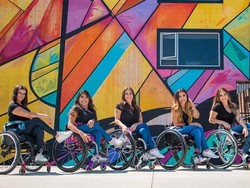 Keren! Meski Pakai Kursi Roda, Para Wanita Ini Tetap Lincah Nge-dance