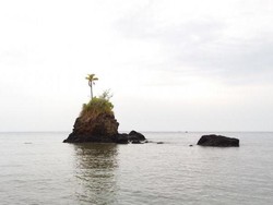 Pantai di Sulawesi Barat Ini Mirip Pulau di Film Spongebob