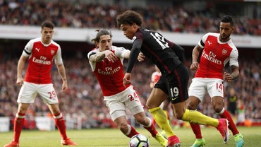 Tekanan Blok Tinggi dan Tidak Rapihnya Lini Tengah Arsenal dan Man City