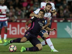 Suarez dan Neymar Bikin Gol, Barca Benamkan Granada