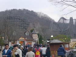 Roller Coaster Kayu Paling Menegangkan di Korea Selatan, Berani Coba?