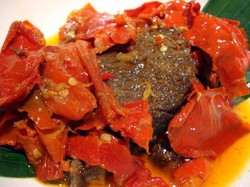 Sama-Sama Enak, Ini Beda Dendeng Balado dan Dendeng Batokok