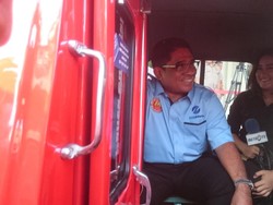 Sumarsono Ngantor ke Balai Kota DKI Naik Angkot KWK