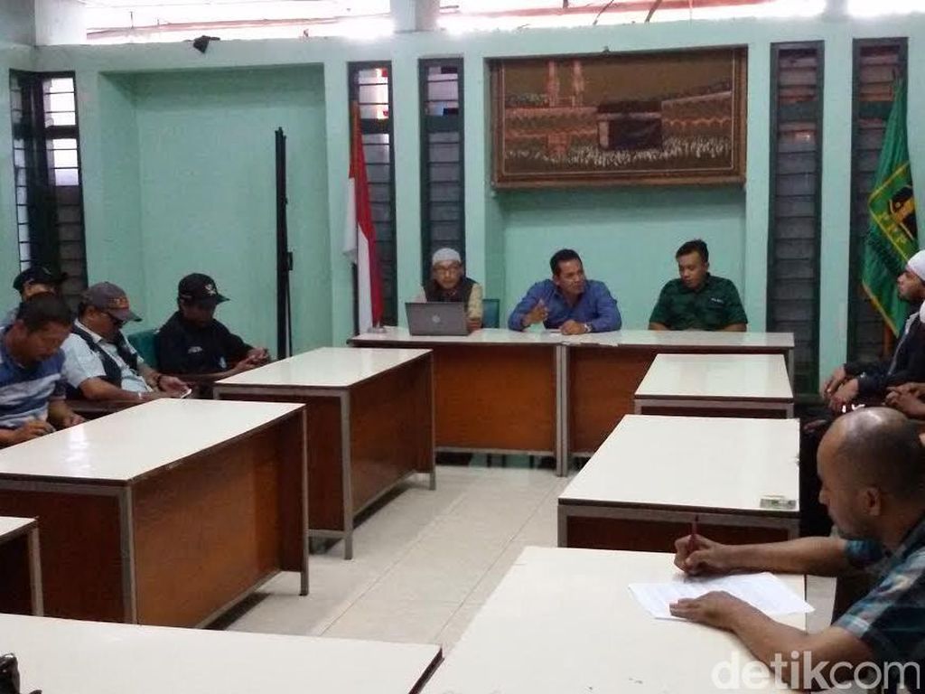 Laskar-laskar PPP Yogya Desak Pemecatan Romi dan Djan Faridz Laskar-laskar PPP Yogya Desak Pemecatan Romi dan Djan Faridz