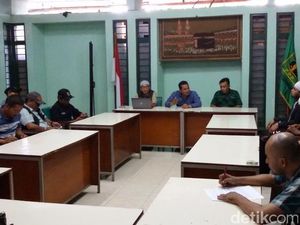Laskar-laskar PPP Yogya Desak Pemecatan Romi dan Djan Faridz Laskar-laskar PPP Yogya Desak Pemecatan Romi dan Djan Faridz
