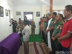 Ratusan Pelayat Berdatangan ke Rumah Duka Ayah Ganjar Pranowo