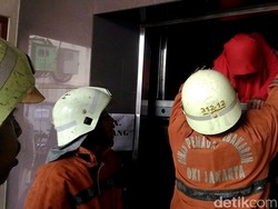 Petugas Berhasil Evakuasi Karyawan yang Terjebak di Lift Gedung NCS