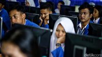 Siswa SMK Jakarta Timur 1 Jalani UNBK