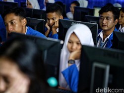 Jurus Jokowi Agar Lulusan SMK Tak Banyak Jadi Pengangguran