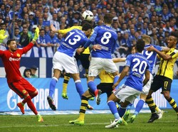 Tak Butuh Waktu Lama, Bartra Temukan Wanita Pemberani dalam Derby Ruhr