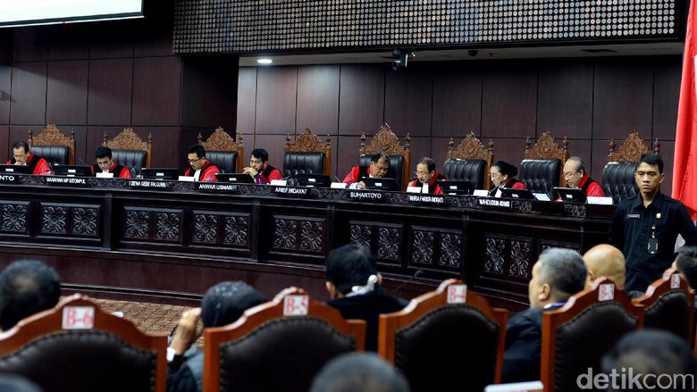 Penggugat: Jika Nikah 1 Kantor Dilarang Maka Bisa Timbulkan Zina Penggugat: Jika Nikah 1 Kantor Dilarang Maka Bisa Timbulkan Zina