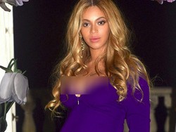 Beyonce Tampil Seduktif dengan Gaun Panjang Saat Foto Hamil