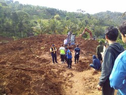 Alat Berat Ditambah untuk Cari 26 Korban Longsor Ponorogo