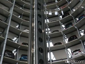 Menara Kaca Kembar di Wolfsburg Ini, Tempat Parkir Mobil Baru VW