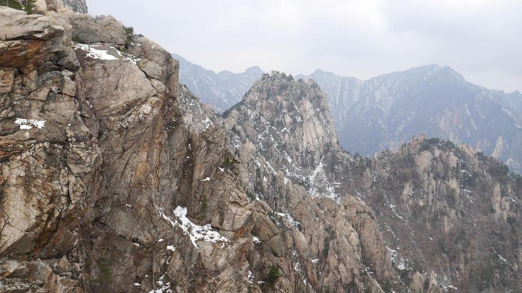 Seperti Ini Indahnya Puncak Gunung Bersalju di Korea Seperti Ini Indahnya Puncak Gunung Bersalju di Korea