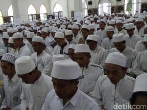 Santri: Lagu dan Puisi