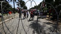 Sepi Pendemo, Jalan RM Harsono Tetap Ditutup