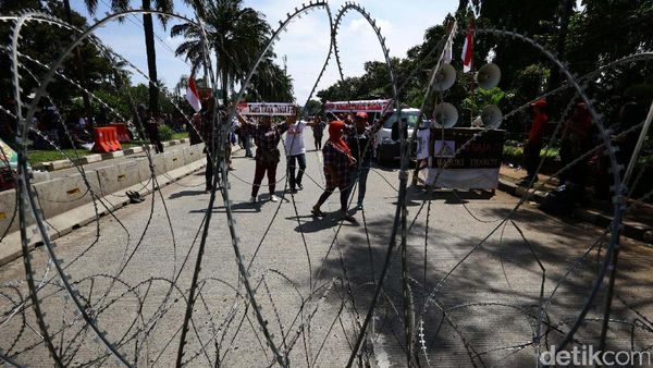Sepi Pendemo, Jalan RM Harsono Tetap Ditutup