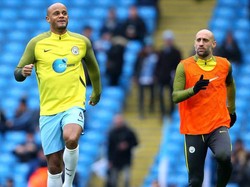 Guardiola Disarankan Pasang Kompany dan Zabaleta Saat Hadapi Chelsea