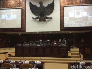 DPD akan Gelar Sumpah Jabatan Pimpinan Baru, MA Belum Datang DPD akan Gelar Sumpah Jabatan Pimpinan Baru, MA Belum Datang