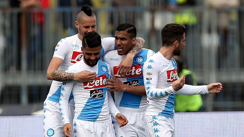 Napoli Nantikan Momen Roma Terpeleset