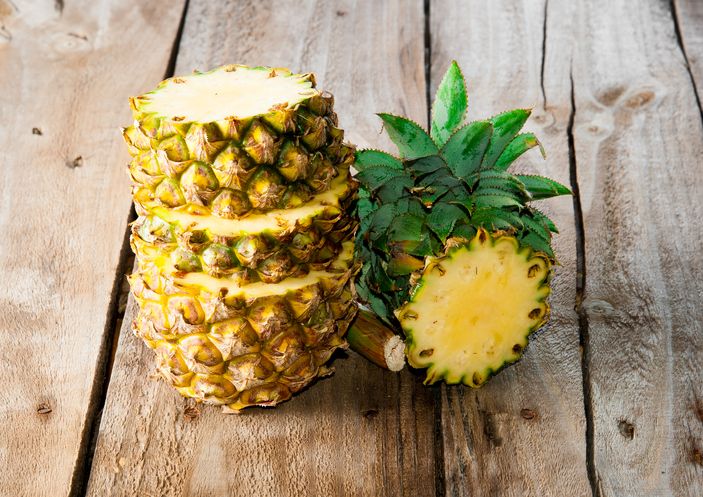 nanas pineapple with slices isolated
