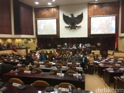 Tanpa Pejabat MA, DPD Buka Paripurna Sumpah Jabatan Pimpinan Baru