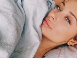 Vlogger Ini Sampaikan Pesan Inspiratif Agar Fans Tak Tertipu Wajah Cantiknya