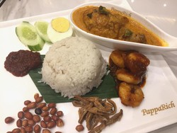 PappaRich: Sedap Mengenyangkan Nasi Lemak Berlauk Kari Ayam dan Sambal Goreng Udang
