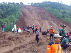 Saat Puluhan Warga Ponorogo Terkubur Dahsyatnya Longsor