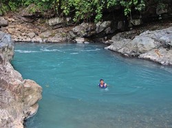 Kolam Biru Nan Cantik di Sumbar