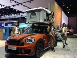 Weh, di Mobil Ini Bisa Pasang Tenda di Atapnya
