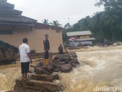 Banjir Bandang di Anyer, 3 Rumah Warga Rusak Berat