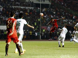 Milla Keluhkan Kondisi Lapangan Stadion Patriot
