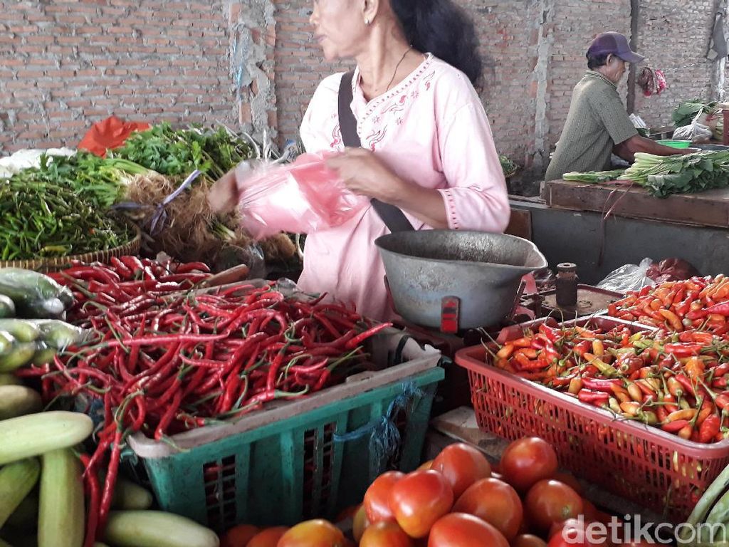 Harga Cabai Melonjak, Inflasi Mei Diprediksi 0,6% Harga Cabai Melonjak, Inflasi Mei Diprediksi 0,6%