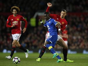 Bantuan yang Terus Mengalir dari Ibra untuk MU