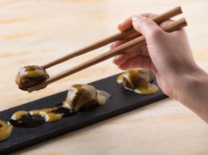 Nyam-nyam! Sumpit Kayu dari Rumput Ini Bisa Dimakan