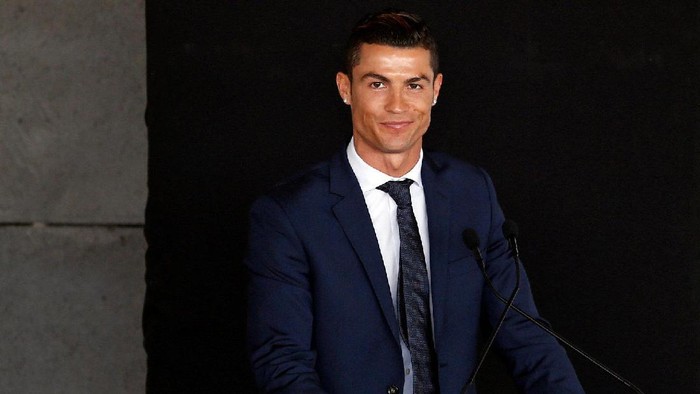 Real Madrid forward Cristiano Ronaldo attends the ceremony to rename Funchal airport as Cristiano Ronaldo Airport in Funchal, Portugal March 29, 2017. REUTERS/Rafael Marchante