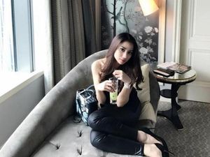 Bella Luna, Si Seksi Sarat Sensasi