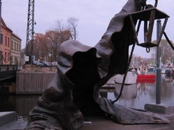 Bukan Hantu, Ini Patung Menyeramkan di Lithuania