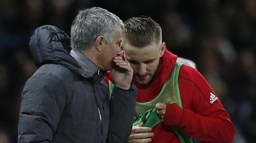 Ini Alasan Mourinho Bakal Pakai Skema Tiga Bek Lawan Chelsea