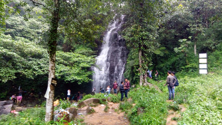 Curug Cipurut yang Eksotis di Purwakarta