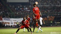 Hingga babak pertama usai, Indonesia dipaksa lebih banyak bertahan oleh Persija. Skor 0-0 menjadi penutup babak tersebut.