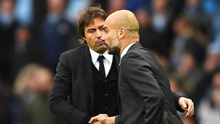 MANCHESTER, ENGLAND - DECEMBER 03:  Antonio Conte, Manager of Chelsea and Josep Guardiola, Manager of Manchester City shake hands after the Premier League match between Manchester City and Chelsea at Etihad Stadium on December 3, 2016 in Manchester, England.  (Photo by Laurence Griffiths/Getty Images)