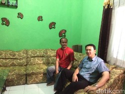 Jenguk Warga Sakit di Jaksel, Ahok Ingatkan Jaga Pola Makan