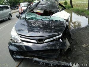 Mobil Xenia Seruduk Truk di Subang, 1 Orang Tewas dan 5 Terluka