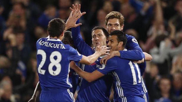 Hazard menjadi salah satu pemain kunci yang turut mengantarkan Chelsea menjuarai Liga Primer Inggris.