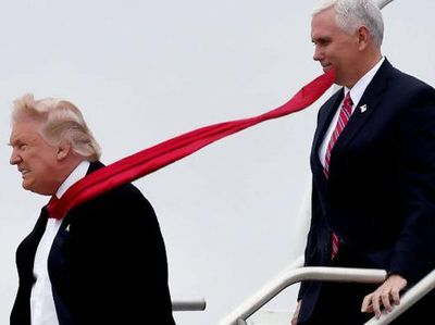 Donald Trump dan Lelucon Dasi Super Panjang