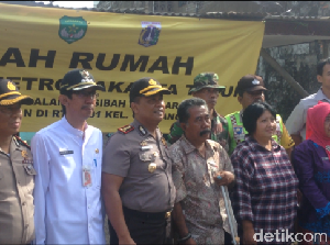 Polisi Bedah Rumah Korban Kebakaran di Jatinegara