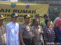 Polisi Bedah Rumah Korban Kebakaran di Jatinegara